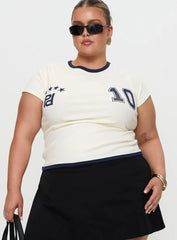 Track Record Graphic Top Cream Curve