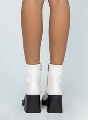 Halo Boots White