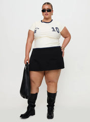 Track Record Graphic Top Cream Curve